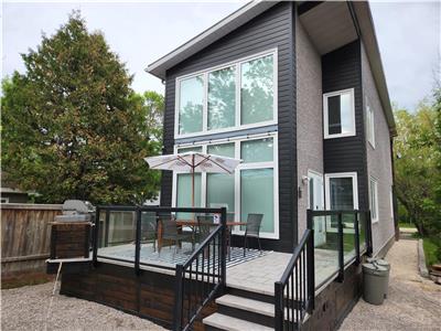 Lake Winnipeg Grand Beach   Luxury Beach House  Rental  Cabin / Cottage   -->HOT TUB<--