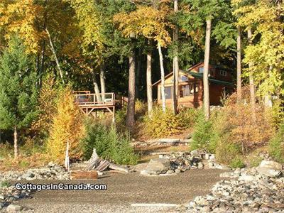 Kootenai Hideaway Lakefront Cabin     Kootenay Lake