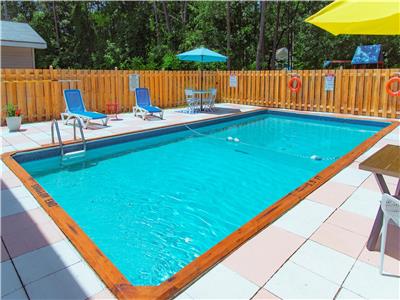 Newly Built- Close to area Beaches and Pinery- Access to Outdoor Pool /Pinery /Spring Lake