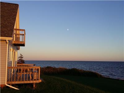 Red Sands Cottage - Modern but cozy beachfront cottage for your dream vacation!