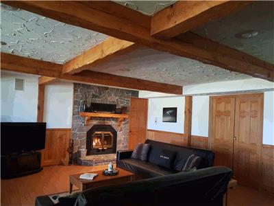 Blue Heron Cove c/w Complimentary Algonquin and Arrowhead Pass. Bring your pet free. Just $199/ngt