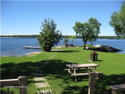 Waterfront Cottage at Falcon Lake