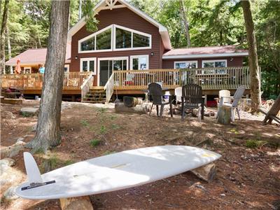 Spectacular Muskoka lakeside cottage