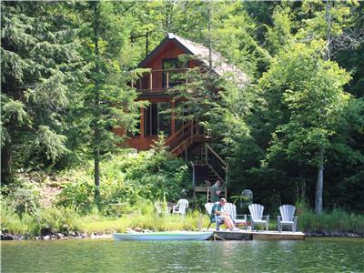 Miller Lodge, Private Getaway 25 min. from Downtown Ottawa - Hot tub - High Speed Fiber Internet