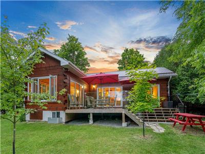 Pine Burrow Cottage on Round Lake, Havelock ON