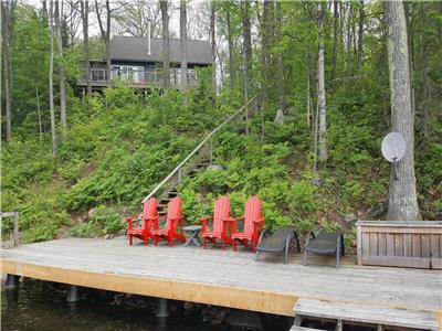 Waterfront cottage, family oriented, sleeps 10, internet, dogs welcome, boat, canoe, paddleboat incl