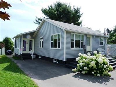 Shediac On Point Oceanside Cottage - Parlee Beach