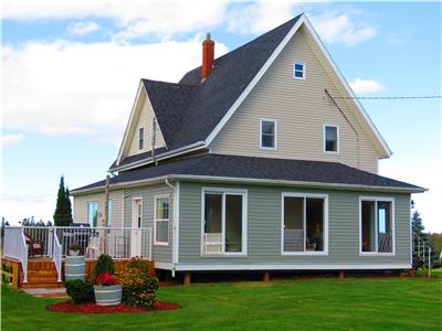 Charming Country Home, 4 Bdrm, 10 km West Summerside,  Open for 2024