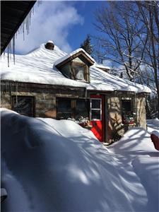 Stone Cottage Suite for 2 -March/April special $300/weekend