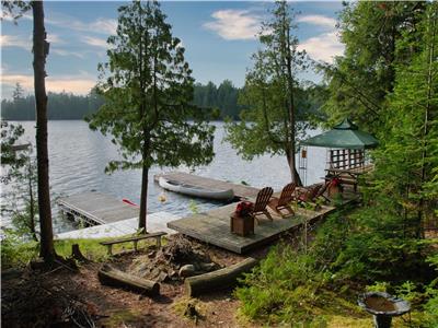 Moosewood Point- Crystal Clear Water, 2.8hrs to Toronto, Nature, Pool Table, Private, 6 ADULTS MAX.