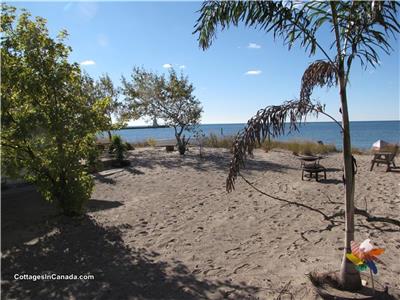 Port Maitland Beach House- great sandy beach-spring & fall 2 night min