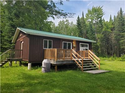 Lazy Bear Lodge  la rivire Madawaska