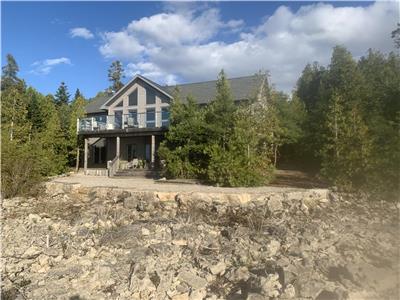 Eagle View 4-season waterfront cottage with an amazing sunset view!