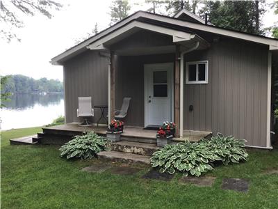 AVAILABLE MAY 16-19 WATERFRONT, WHITE PINES COTTAGE, JUST 2 HRS FROM TORONTO, SANDY BEACH, AC
