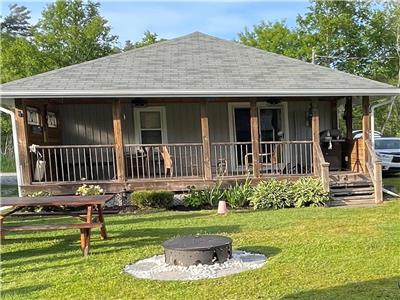 Turkey Point Beach House with covered back Porch!!!