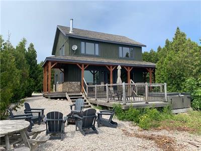 Tobermory Cottage: Luxury waterfront rental cottage on Lake Huron, Tobermory - Hot Tub