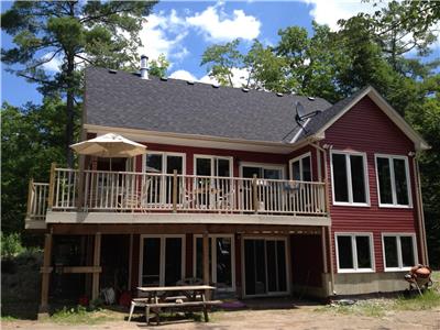 Ontario Kawartha Havelock Round Lake Cottage with Hot Tub and Pool