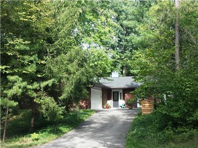 Beaver Dam Retreat in beautiful Southcott Pines- NO FEES OR CLEANING CHARGES!