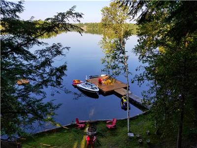 Charming Family Friendly Getaway On Crystal Lake In The Kawarthas, near Bobcaygeon & Fenelon Falls