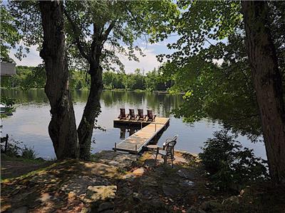 Kashagawigamog Lake Flagstone Lodge - Pristine Confederation Log Home - Every-Season Rental