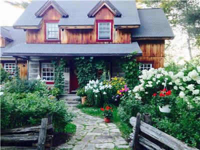 Private lakefront cottage ,sandy beacfront cottage 1h45 from Ottawa / Gatineau/2h30from LavaMontreal