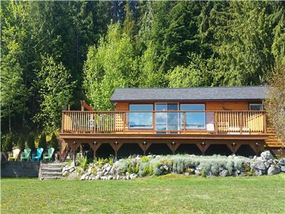 Queens Bay Hideaway Lakefront Cottage    Kootenay Lake