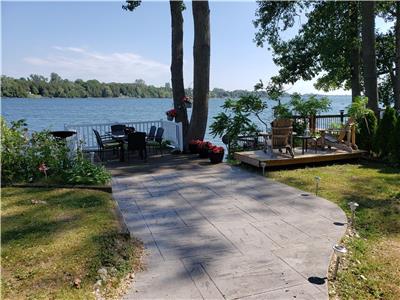 Waterfront Cottage, Cherry Beach/Picton/Prince Edward County/Cherry Valley - My Getaway Vacations
