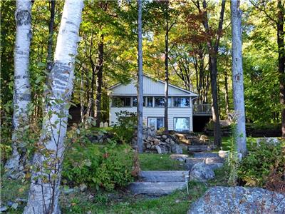 Gladstone Lodge Authentic Olde Muskoka Log with the comforts of home in the heart of Muskoka!