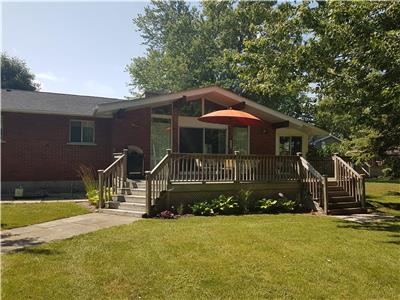 Cozy Campfire Retreat: 3 Bedroom Cottage between Bayfield & Grand Bend