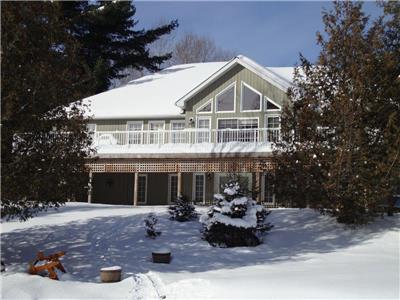 REDUCED RATES - SPRING & SUMMER BOOKINGS AVAILABLE NOW! - Halfmoon Paradise Luxury Lakefront Cottage