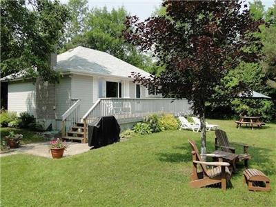 Simcoe Lake House - Traditional 3Br Cottage w/ Deck, Fire Pit & Dock