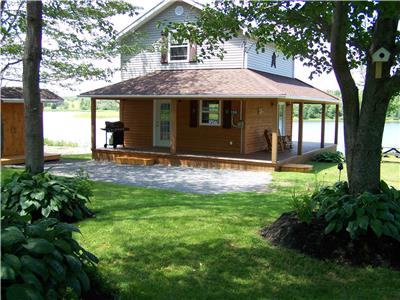 Chalet paisible sur le bord de la rivire prs du Parc National de Kouchibouguac