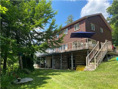NEW CHRISTMAS-NEW YEAR - Luxury 5 Bedroom 3600 Sqft Lakefront Cottage -Wifi Satellite -WINTER SPORTS