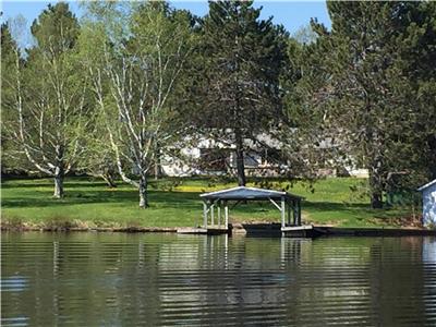 Beautiful Weslemkoon Lake,  Modern, Renovated Cottage.  Southgate Cottage