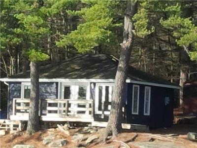 Harris Lake - 2 bedroom Lakefront Cottage