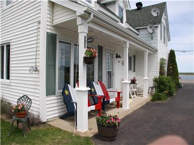 Chez Bordeleau by the sea. Balade in pontoon if tide and temperature is beautiful