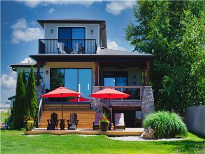 Shore Thing Cottage... Lakefront Luxury at it's Best!