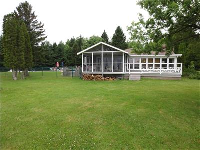 SHEDIAC BRIDGE SEASIDE COTTAGE WITH IN-GROUND SWIMMING POOL