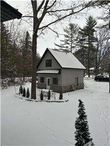 The Beach House-- Wasaga Beachfront
