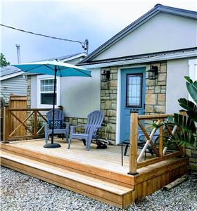 Sunshine Cottage By~Main~Beach~~Sun & Fun Vibes~~~