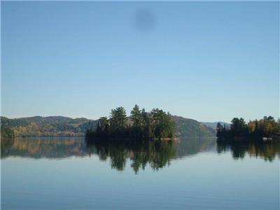 WATERFRONT CHALET Mont St. Marie