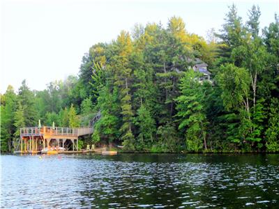 EAGLES NEST COTTAGE, SOUTH MUSKOKA - VIEWS! PRIVACY! NATURE! 4 Kayaks!