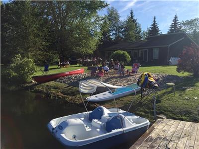 Lone Pine Hideaway waterfront cottage, 1.5 hr from Toronto. All water crafts are included.