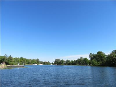 Waterfront cottage, 1.5hr from Toronto, watercrafts Are all inclusive .