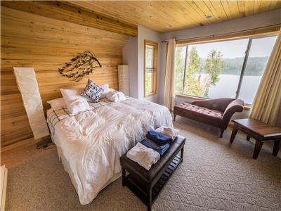 Birch Haven - A Luxury Lakefront Cottage on Horsefly Lake (with WiFi)