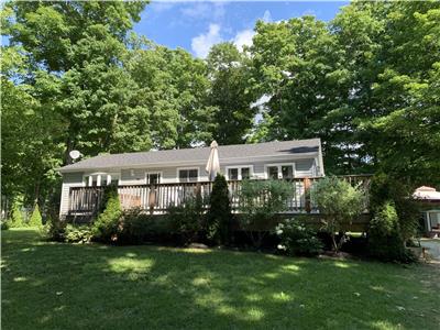Charal Cozy Cottage in Sauble Beach
