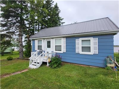 Bord de l'eau, Ocan, Grand terrain, Priv, 7 couchages, Bunkhouse, Jeux/Jouets. Le Chalet Bleu