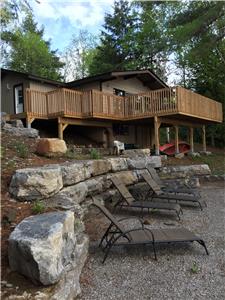 Beautiful Crystal Lake Waterfront Cottage