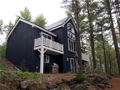 Nouveaux prix d't, LakeFront Cottage, plage prive, immense terrain au bord de l'eau, Bell Fibe Wi