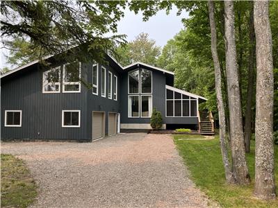 Sauble Beach 4- Bedroom Cottage Rental- Licence # 59-2025